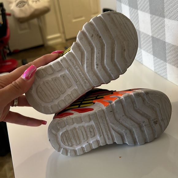 Toddler sketchers light up sneakers - Picture 4 of 6